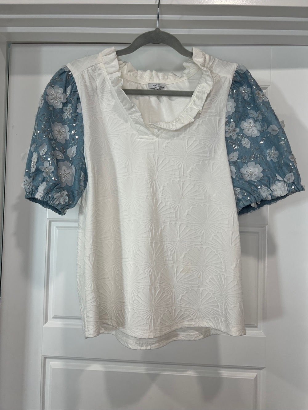 VOY Women’s White Textured Blouse with Blue Floral and Beaded Puff Sleeves. M